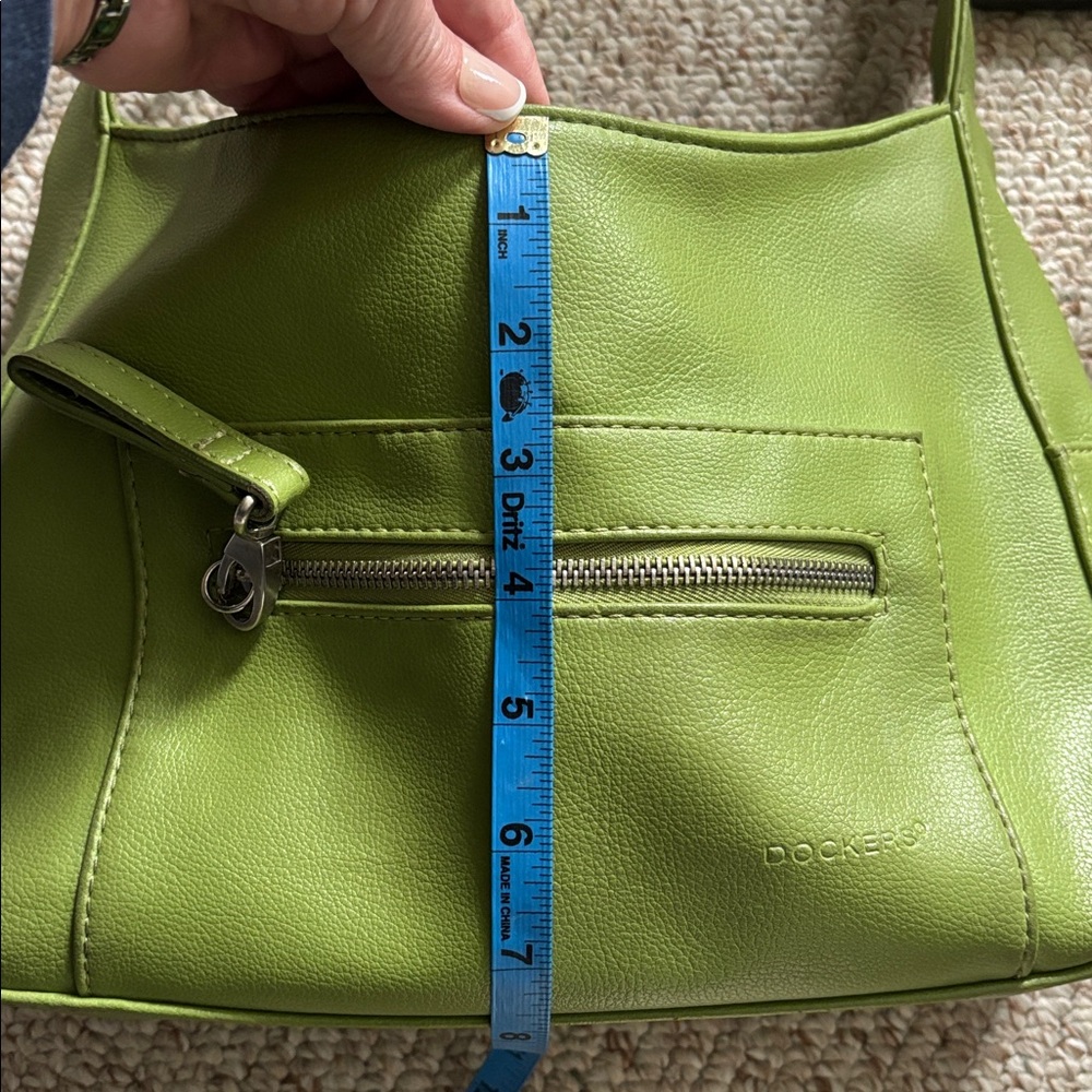 Dockers Vibrant Green Leather Shoulder Bag - Picture 14 of 15